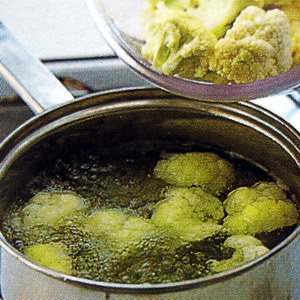 Cauliflower with Garlic Crumbs 