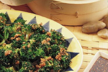Sesame Seed Dressing with Broccoli