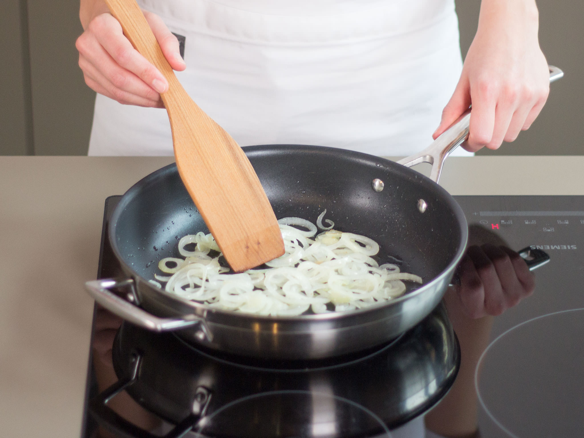 Cheese spätzle with fried onions