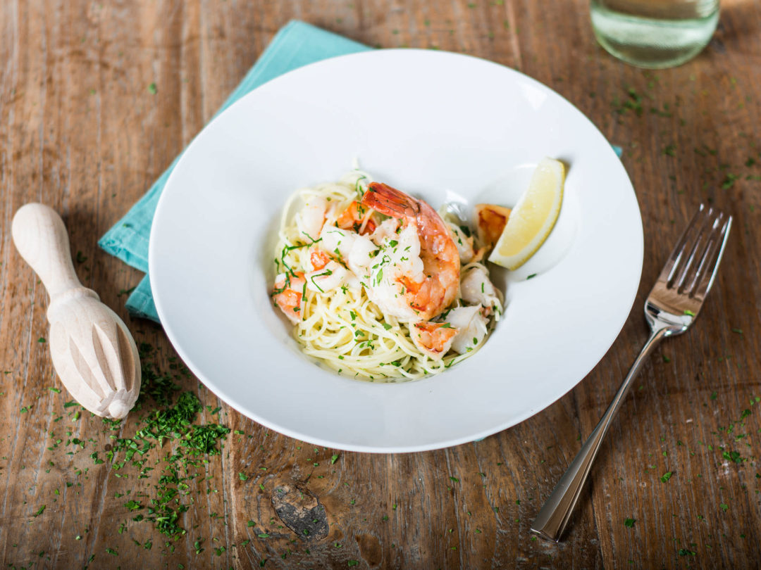 Angel-hair-pasta-with-shrimp-in-white-wine-sauce-6