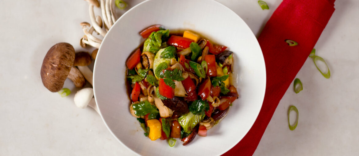 Asian-style red pepper salad