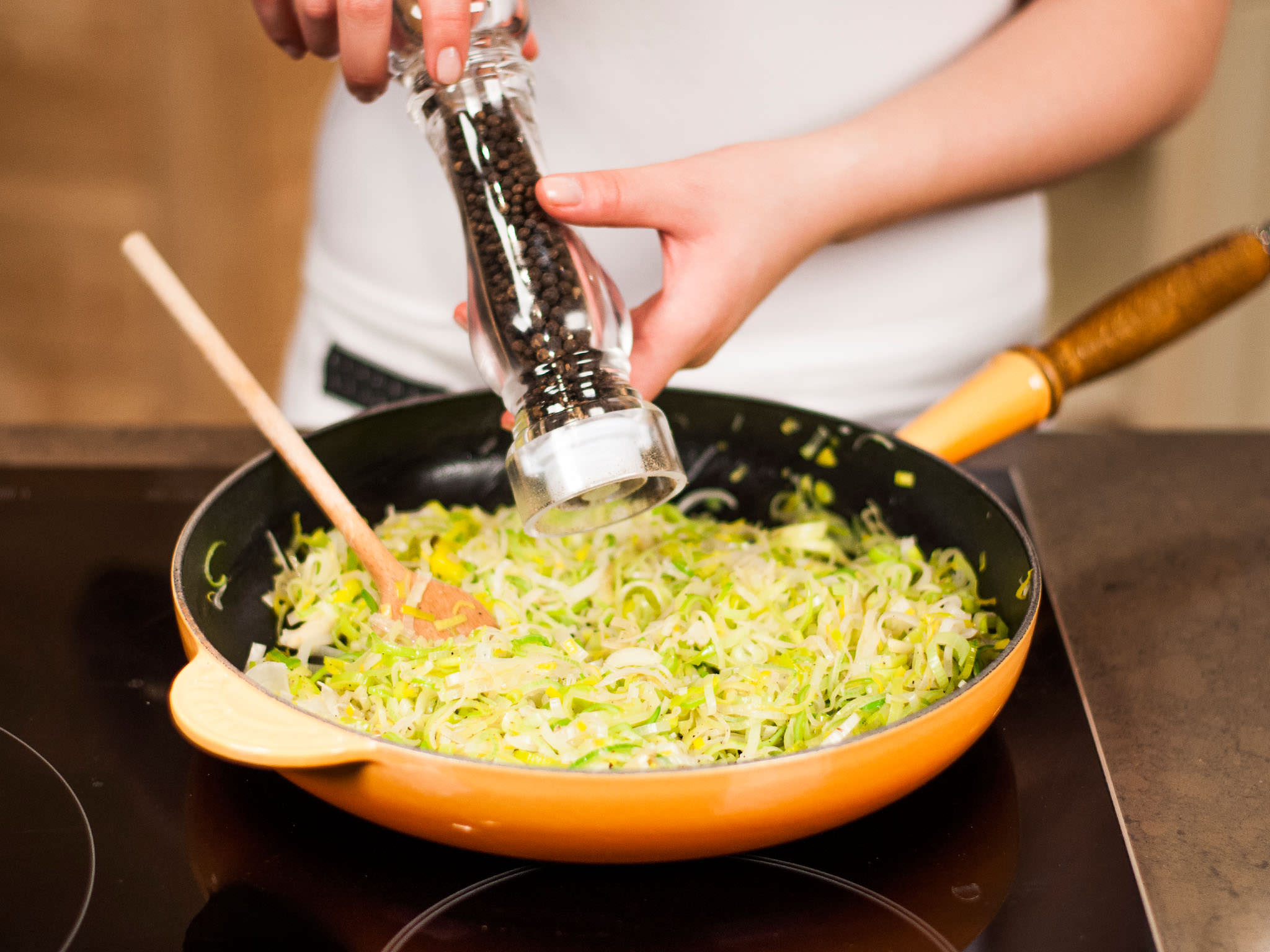 Baked penne with salmon and leeks