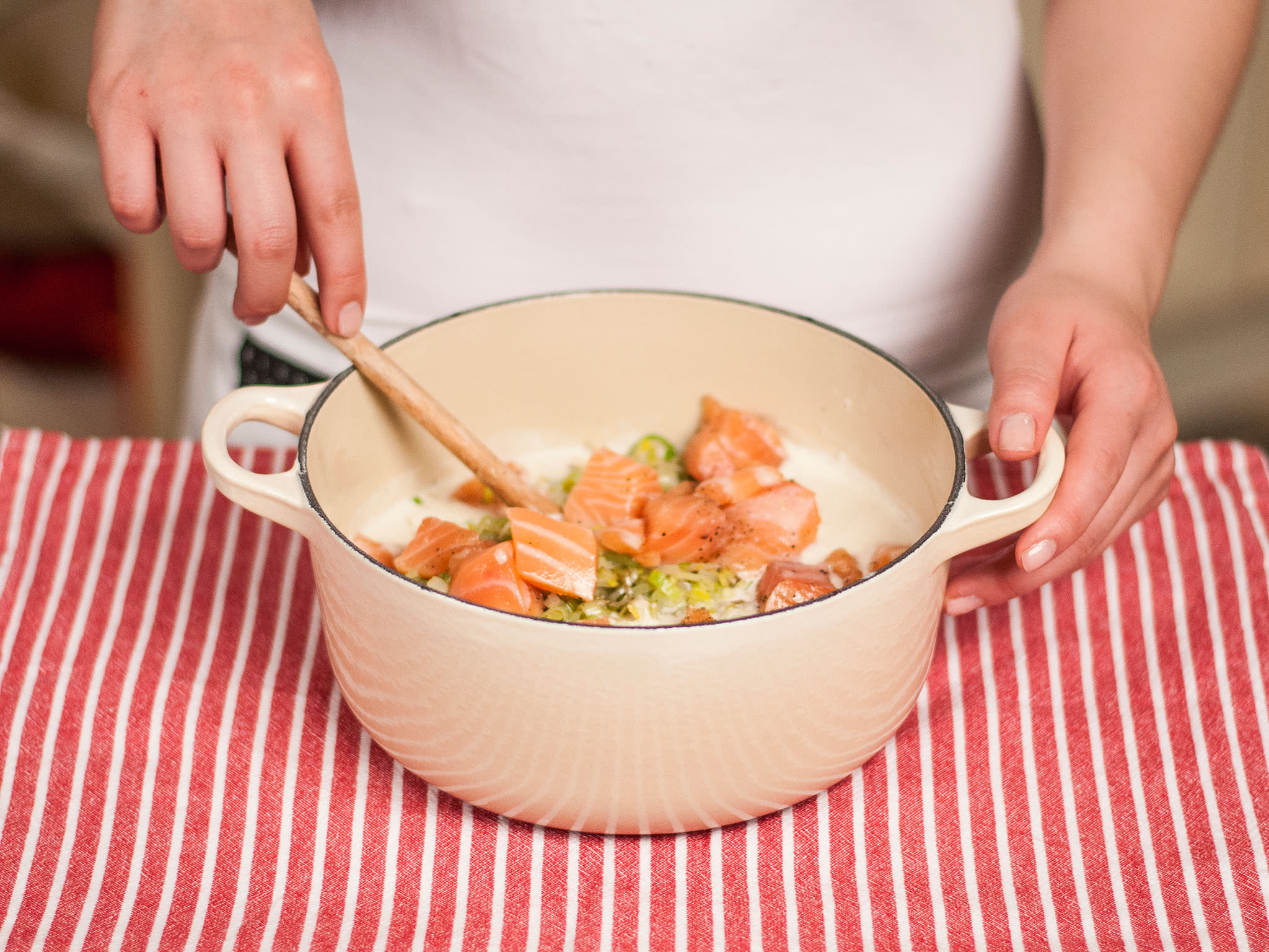 Baked penne with salmon and leeks