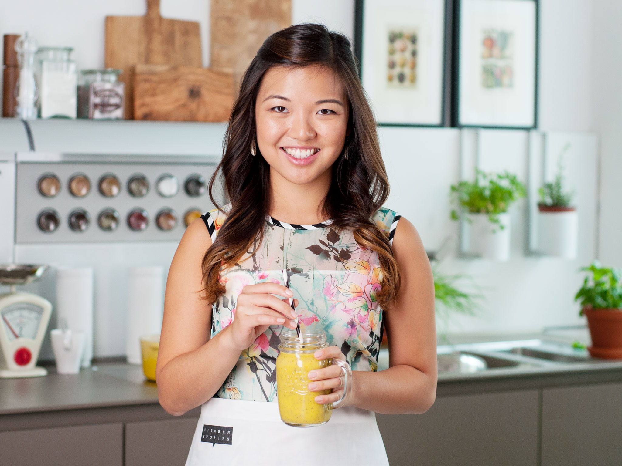 Banana, mango, and chia smoothie