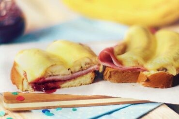 Banana toast with lingonberry jam