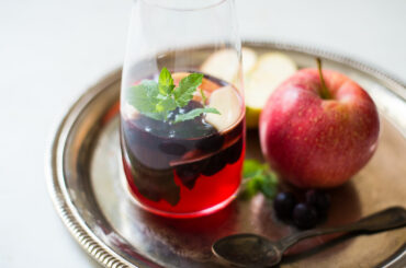 Blueberry and apple lemonade