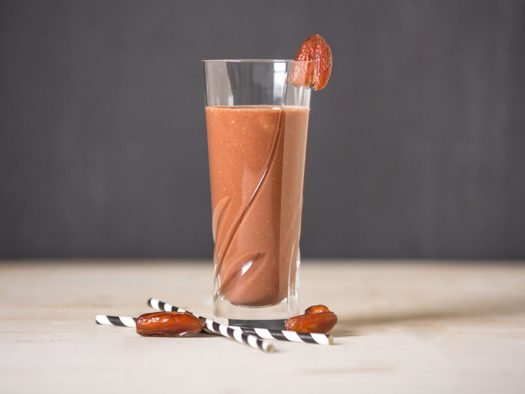 Dreamy-chocolate-date-smoothie-3