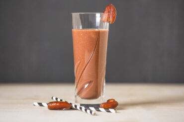 Dreamy chocolate date smoothie