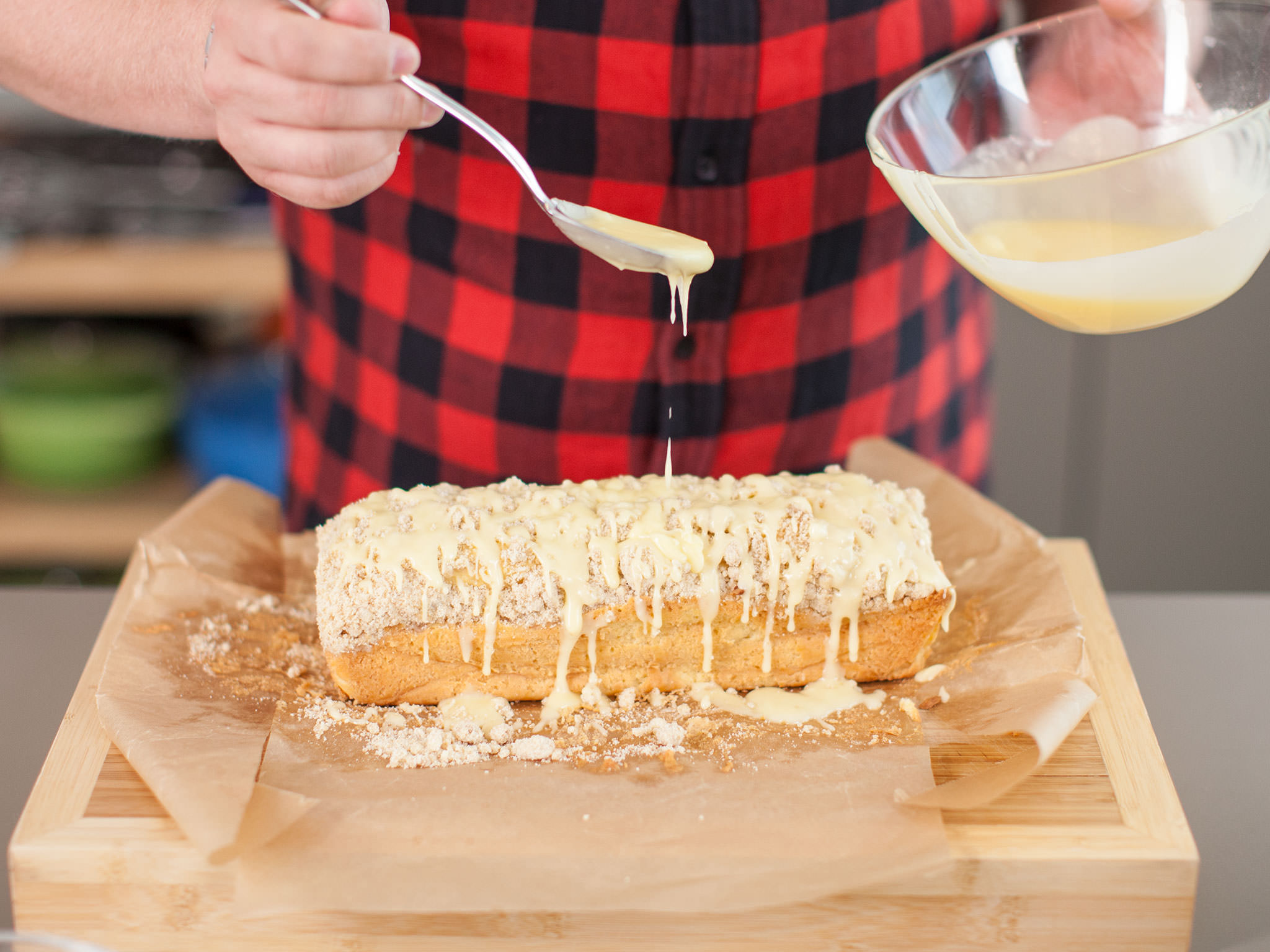 Eggnog crumb cake