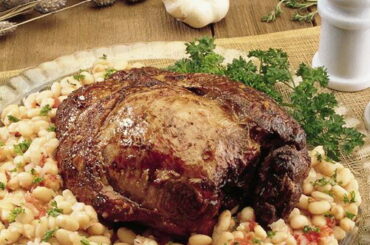 Traditional Leg of Lamb with White Beans