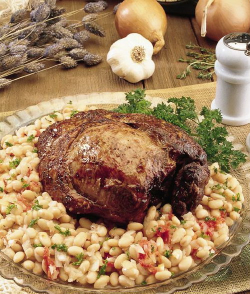 Traditional Leg of Lamb with White Beans