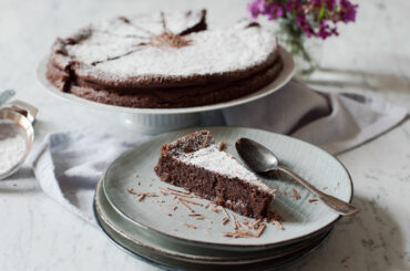 Flourless chocolate cake