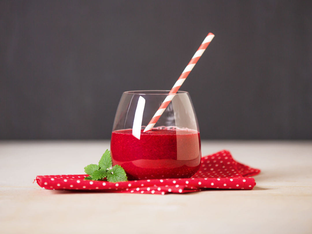 Glowing-red-smoothie-3