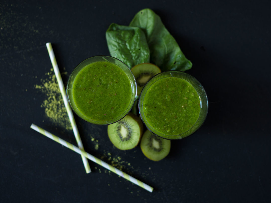 Matcha-spinach-and-kiwi-smoothie-2