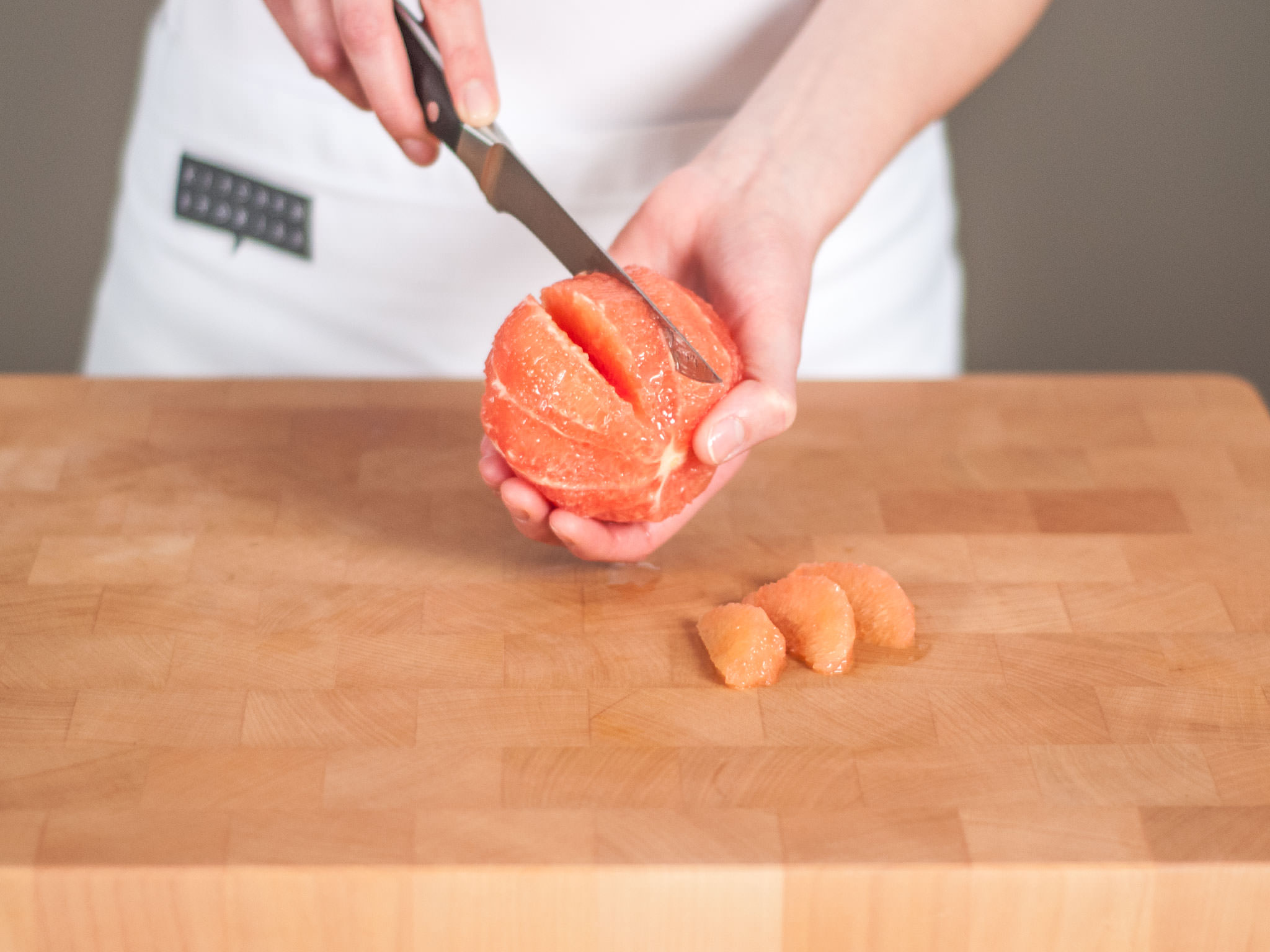 Mini cheesecakes with grapefruit