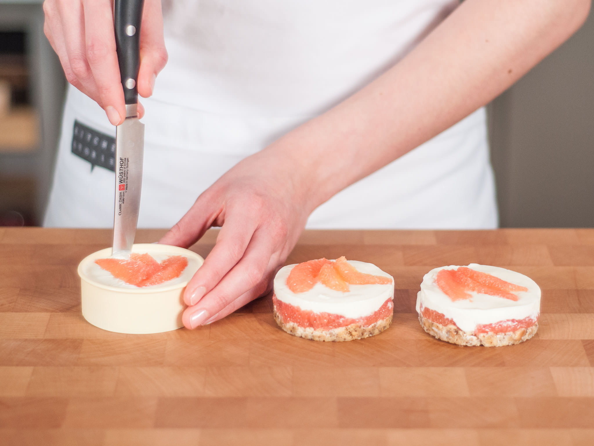 Mini cheesecakes with grapefruit