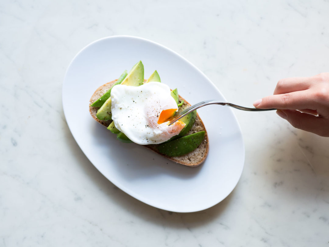 Poached-eggs-on-avocado-toast-4