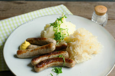 Nürnberger bratwursts with sauerkraut and mashed potatoes