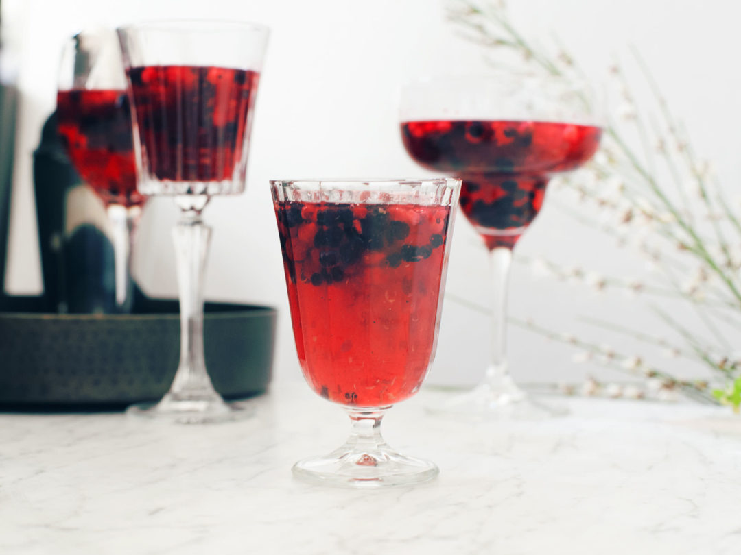 Refreshing-prosecco-creation-with-red-berries-4
