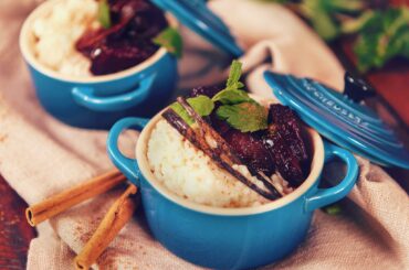 Rice pudding with baked plums