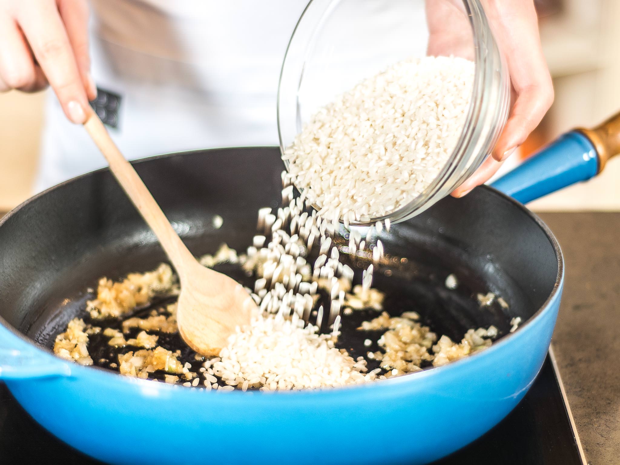 Risotto with asparagus and chanterelles