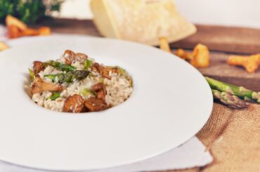 Risotto with asparagus and chanterelles