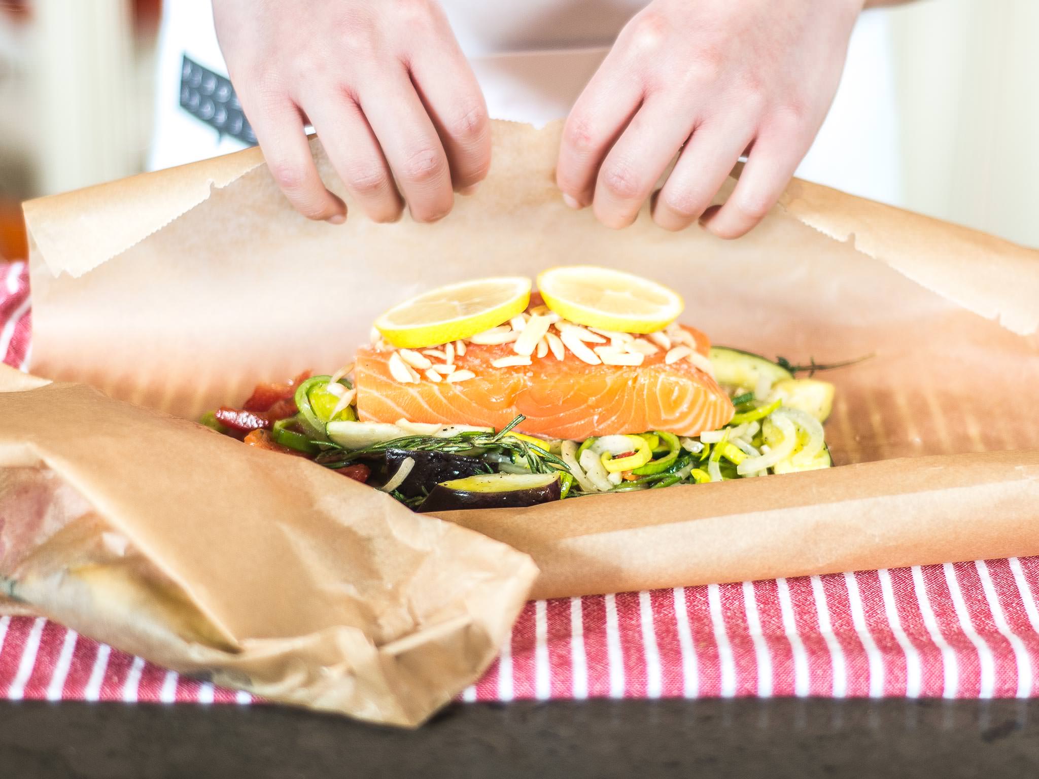 Salmon and vegetables in parchment