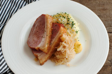 Sauerkraut with kassler and mashed potatoes