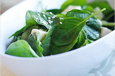 Spinach and Tofu Salad with Garlic and Sesame Dressing