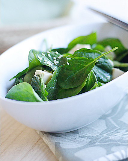 Spinach and Tofu Salad with Garlic and Sesame Dressing