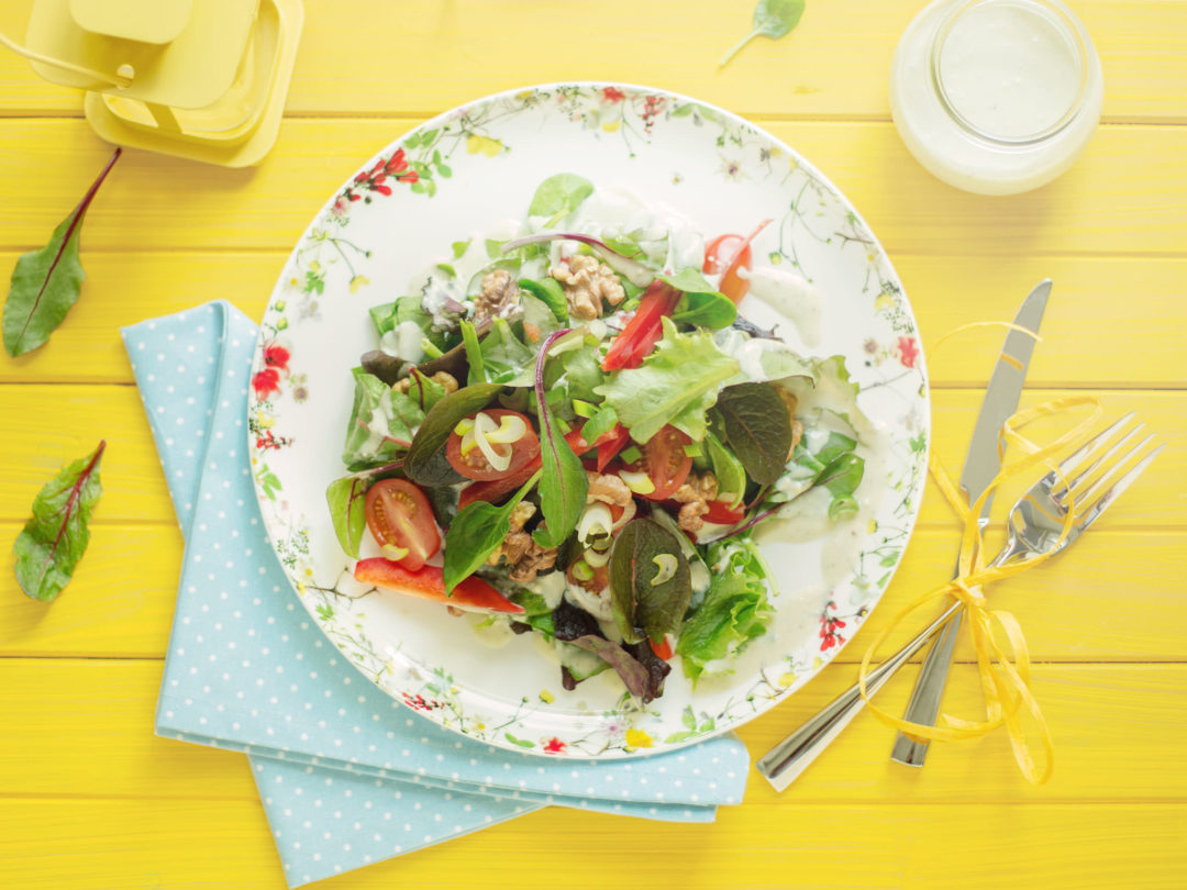 Summer-salad-with-blue-cheese-dressing-4