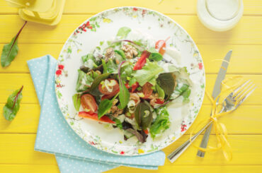Summer salad with blue cheese dressing