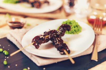 Teriyaki lamb skewers with pea-mint-puree