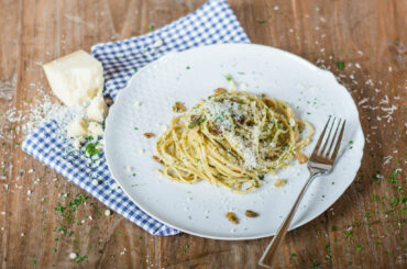 Traditional garlic and olive oil pasta