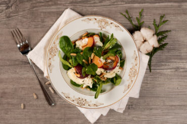 Winter salad with warm goat cheese
