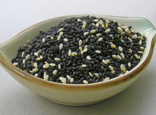 toasted sesame seeds
