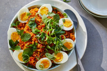 Dami-yeh Gojeh Nokhod Farangi (Tomato-Egg Rice)
