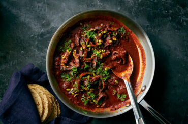 Grilled Nopales en Chile Rojo