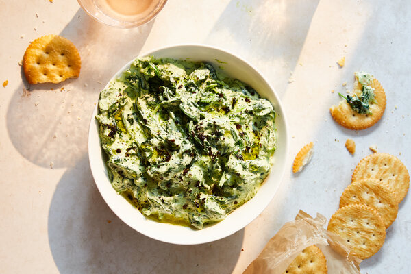 Spinach Dip With Garlic, Yogurt and Dill