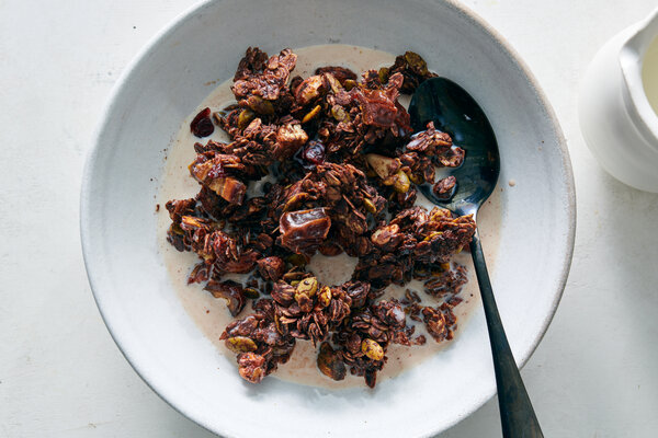 Big-Cluster Chocolaty Granola
