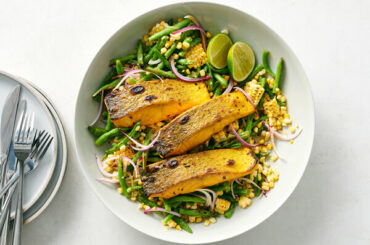 Broiled Turmeric Salmon With Corn and Green Beans