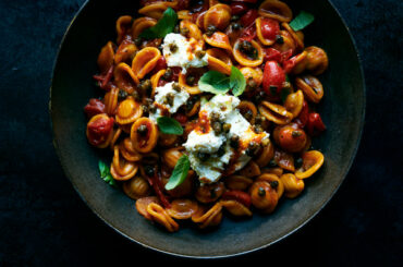 Spicy and Saucy Cherry Tomato Pasta