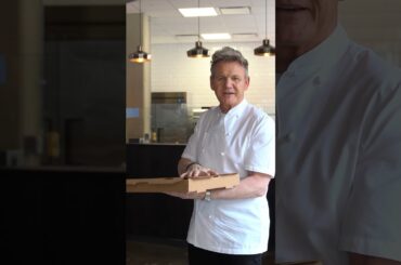 I got a special delivery in DC on #NationalPineappleDay…my least favourite day of the year !