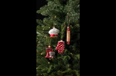 7 Food Themed Tree Ornaments For Every Person In Your Life
