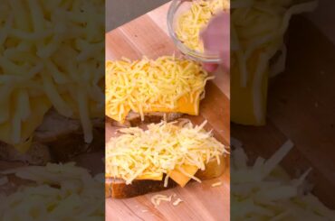 Richard Blais does what Gordon Ramsay can’t…..melt his grilled cheese! #GordonRamsay