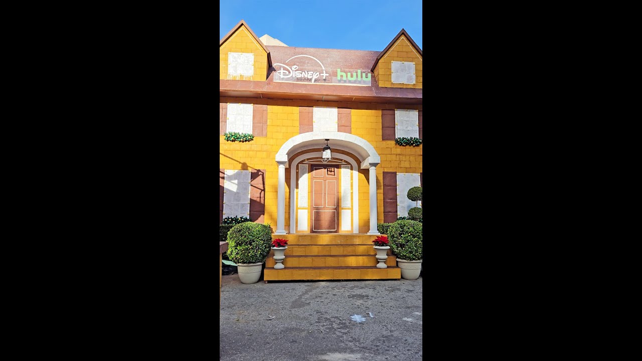The Largest Gingerbread House In The World! The Largest Gingerbread House In The World!