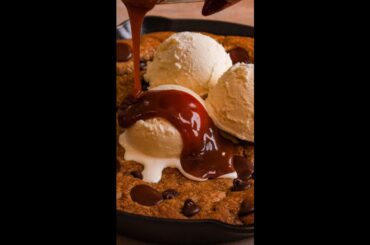 Gingerbread Cookie Skillet