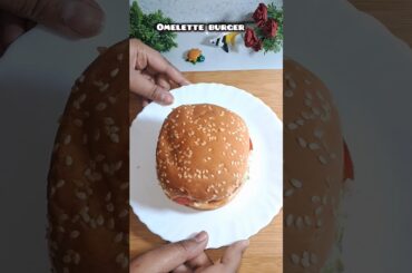 Omelette burger 🍔 recipe ✨️ 💕 ❤️ #food #cooking #ytshorts #easyrecipe  #streetfood #spicyfood