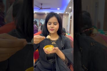 Wedding function mei baked rosogolla khaya #food #minivlog #foodvlog #bengalifood #shorts #makeup