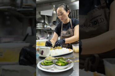 "ขนมจีนซาวน้ำเนื้อปูก้อน"เป็นอาหาร chef table นะคะ ได้เก็บภาพบรรยากาศมาให้ชมกันค่ะ#jamn_bkk#food